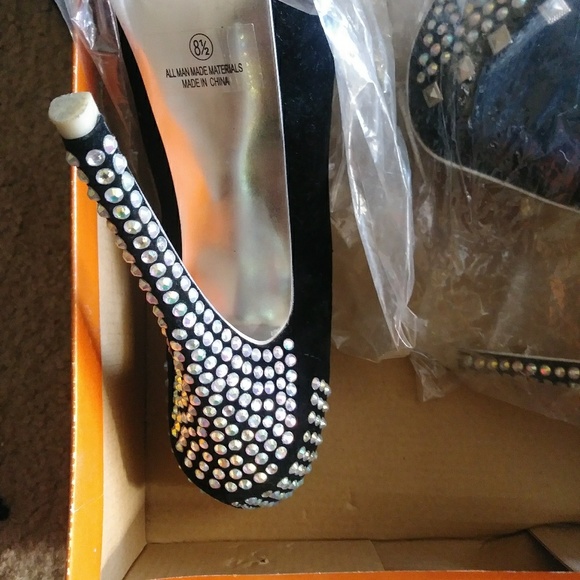 Heels - Picture 2 of 4